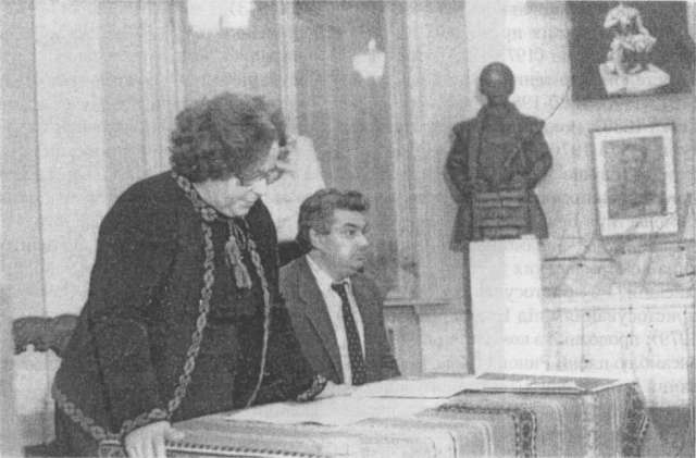 Андрій Новаківський та Віра Свєнціцька в Національному музеї. Фото 1980-х років.